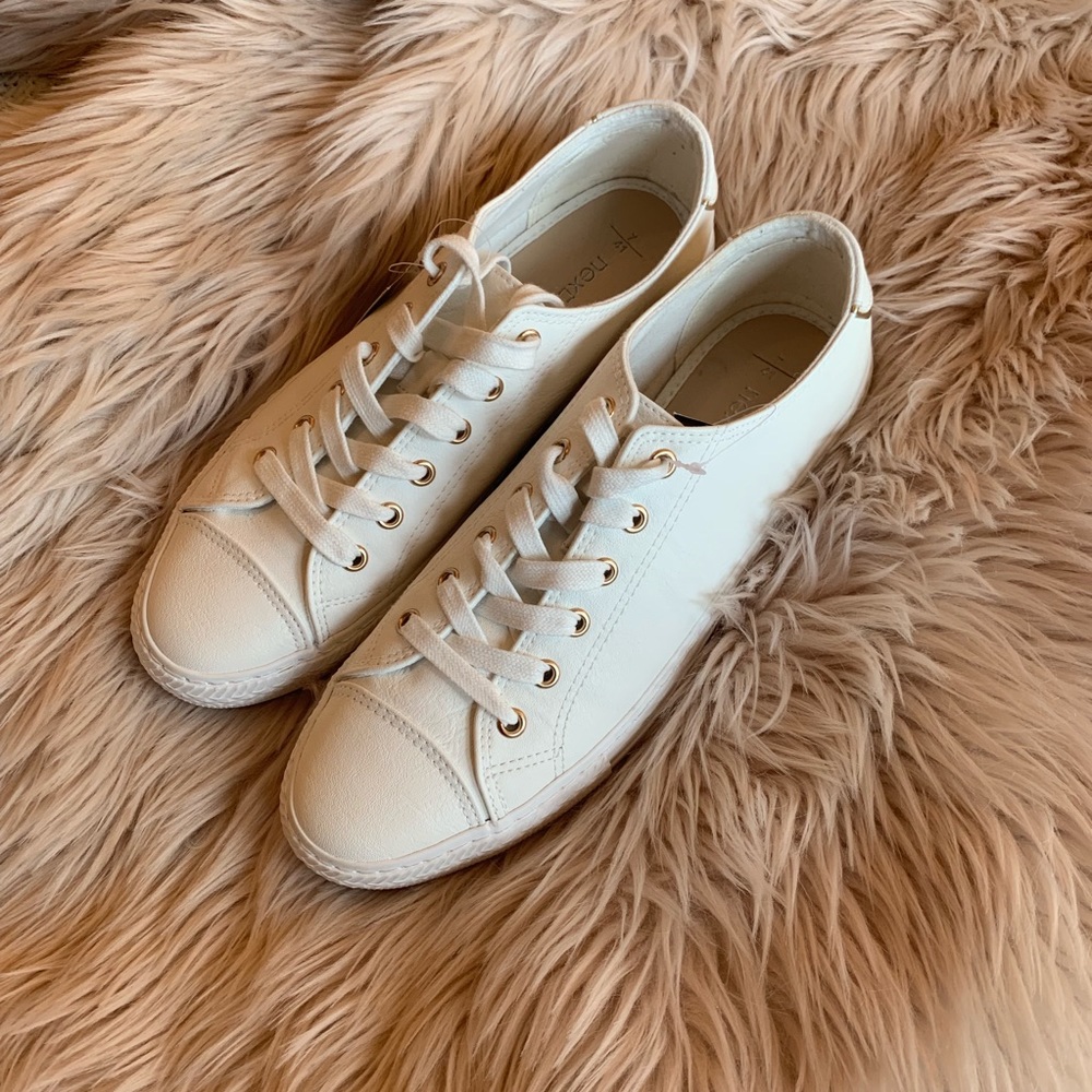 ✨ NWT white faux leather sneakers